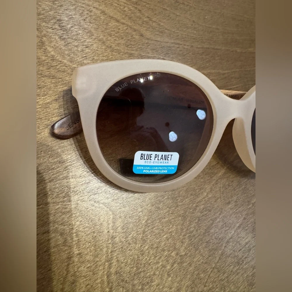 Blue planet eyewear recycled wood and plastic polarized sunglasses NWT